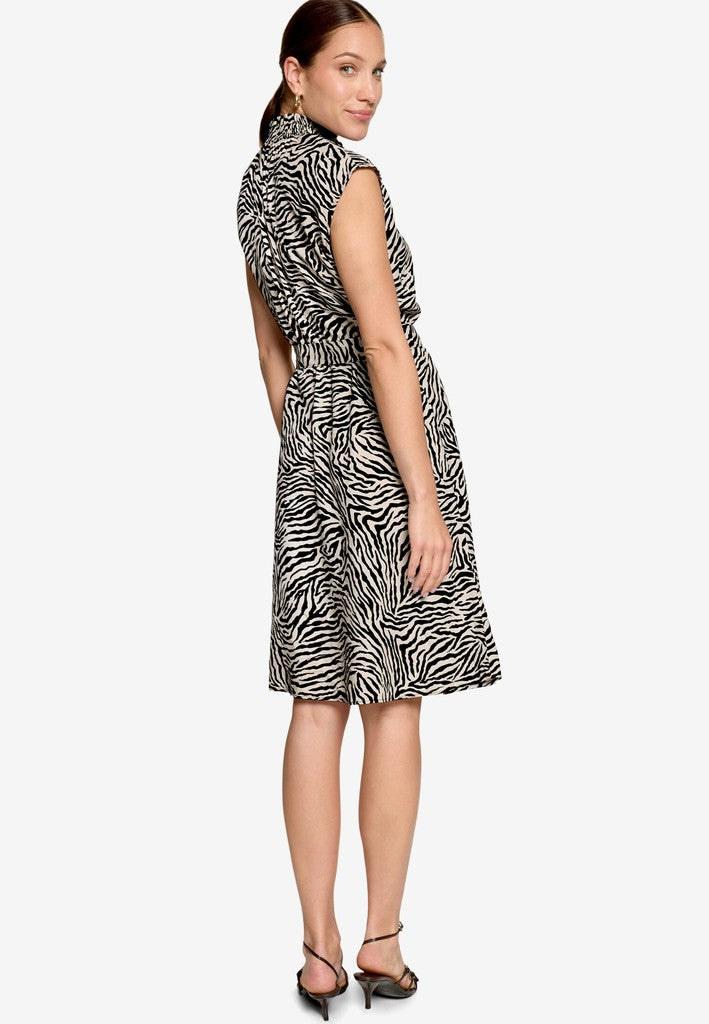 Kleid Kurz ohne Arm | color: Schwarz