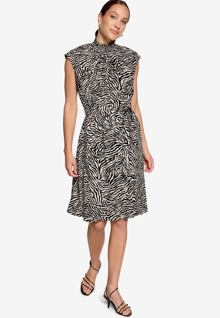 Kleid Kurz ohne Arm | color: Schwarz